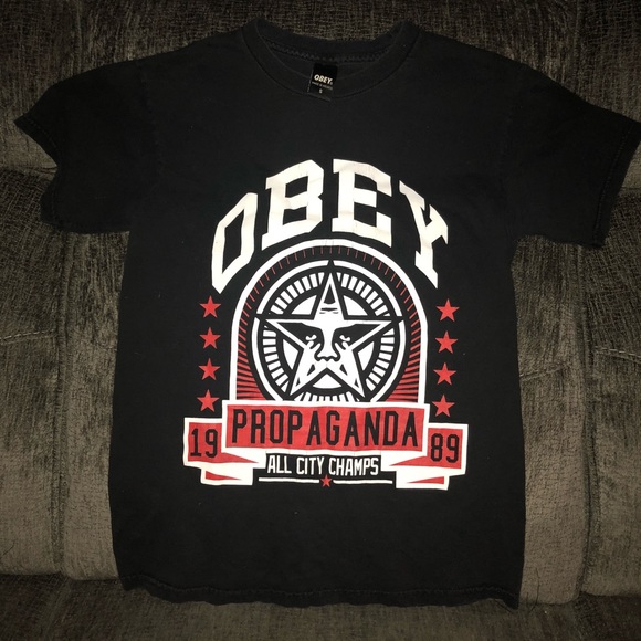 Black obey propaganda graphic T - Picture 2 of 7